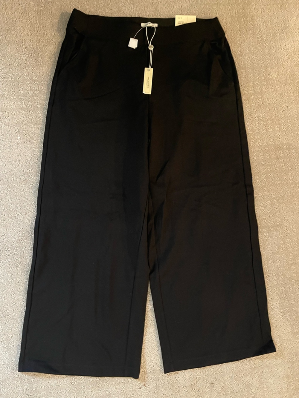 Max Studio NWT large Black cropped wide leg Pants